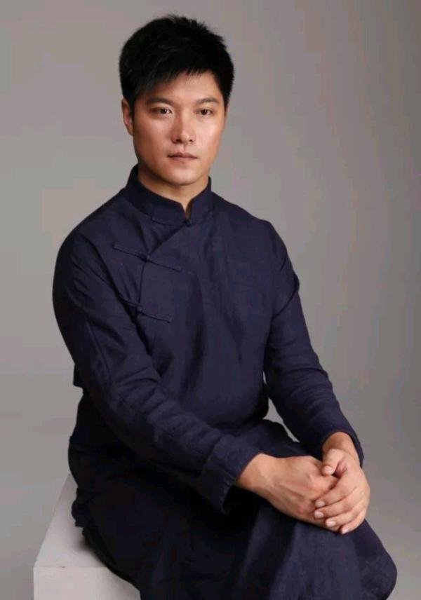 著名养生专家迷罗，“元瑜伽”创始人，被誉为“中医瑜伽第一人”