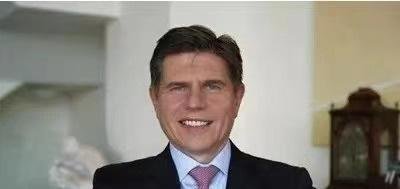 年薪5000万，李小加选择提前卸任港交所行政总裁