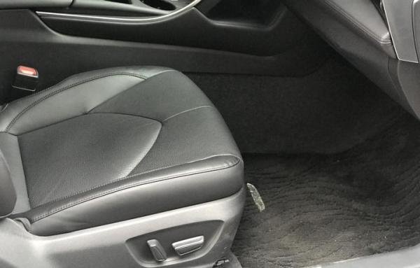 车子外观非常时尚,充满运动的气质,看一眼的第二眼应该很好认识