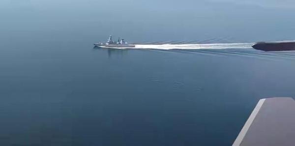 俄罗斯轰炸机实弹开火驱逐英国军舰