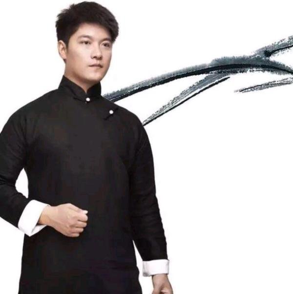 著名养生专家迷罗，“元瑜伽”创始人，被誉为“中医瑜伽第一人”