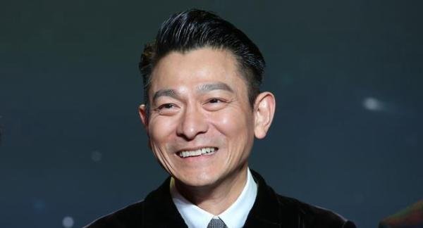 刘德华因患癌暴瘦？本尊现身辟谣：我真的挺健康的！