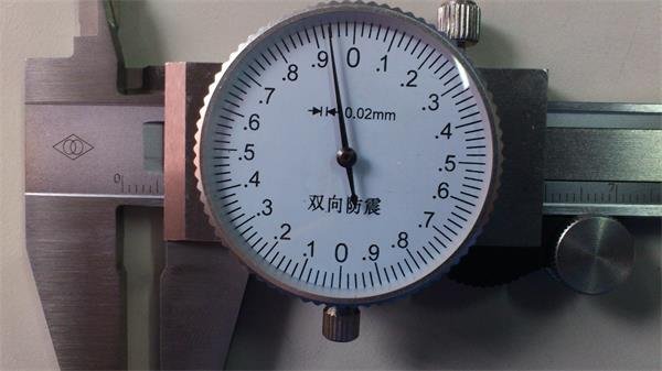 游标卡尺的读数方法？