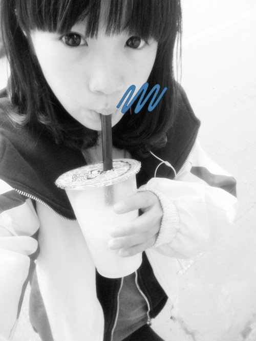 有没有张依依大图的图片