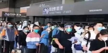 虹桥火车站遇离沪潮:进站排2小时,各路人马齐聚提前感受春运的气息