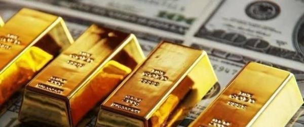 金价创新低！大妈狂“剁手”，有人一次买10根金条，现在该买吗？