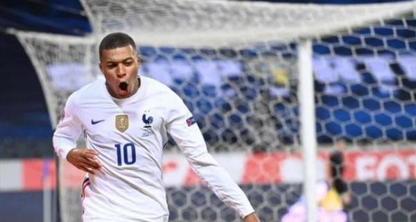 姆巴佩新冠确诊，无缘法国欧国联比赛！大巴黎队内已有7人感染