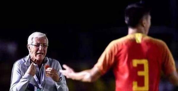 里皮求情都没用，恒大处罚韦世豪、杨立瑜，上演真·精忠报国