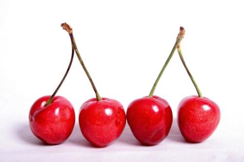 如何把樱桃一个一个吐出来？