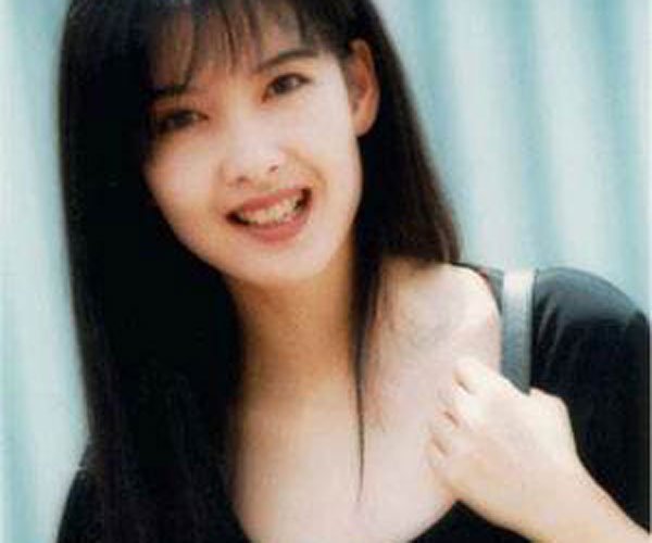 周慧敏在《女校风云》露点了吗？尺度大吗？