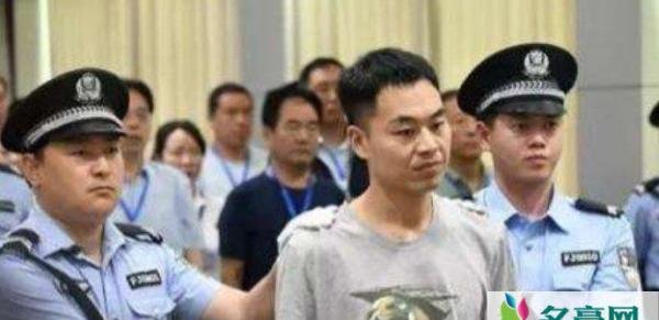 男子辱骂初中老师 具体过程曝光网友称其想报复社会？