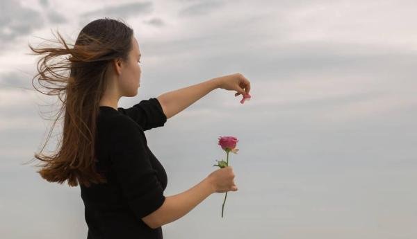 骗谁都不要骗你的身边人，通过一个茶水杯，我发现了男人的出轨！