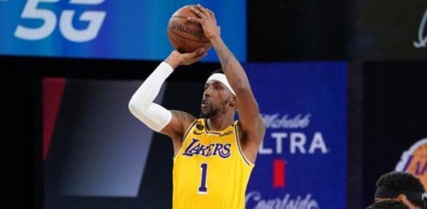 没悬念了！詹皇30+10爆锤开拓者，半场干拔三分怒视全场