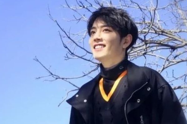 黄景瑜钟楚曦给肖战演出送花篮，他们与肖战是如何相识的？