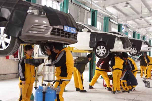 万通汽修学校学费大约是多少