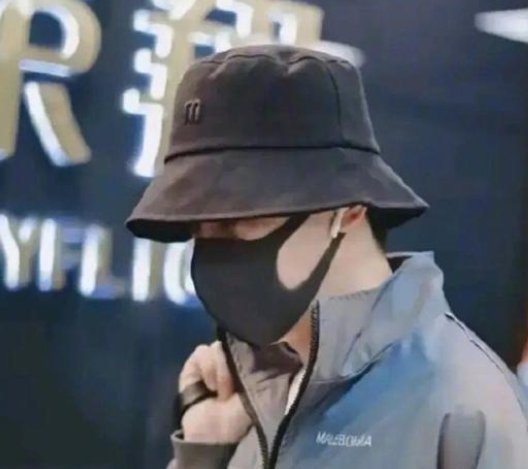 任豪是真的谈恋爱了吗？还是只是和普通女性朋友一起玩？