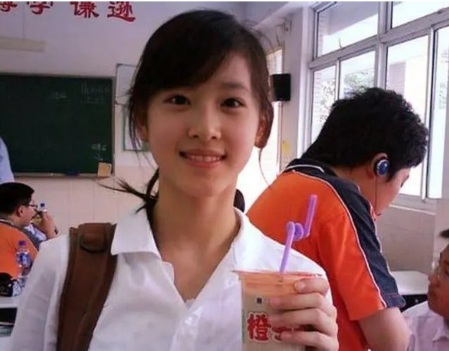 该怎么和食堂大妈熟识，并让她给你多打点饭？