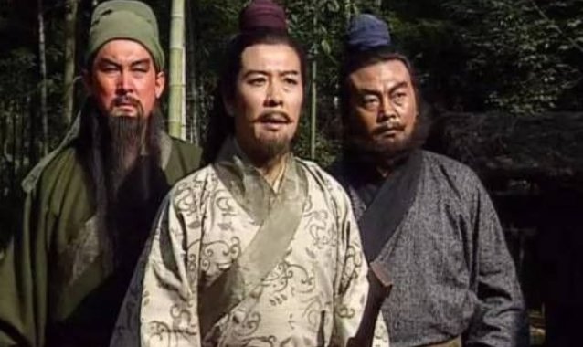 三国演义每一回简介 每回200字左右