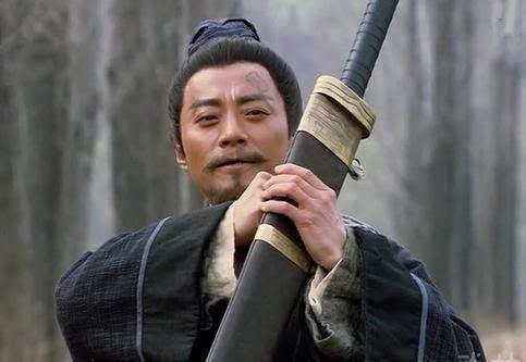 面对晁盖出征前被大风吹折军旗的凶兆,宋江的表现让金圣叹发现了哪四个问题?