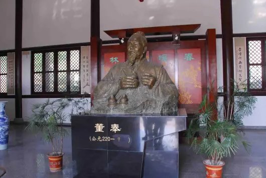 以下哪个是古代对医学界的雅称？