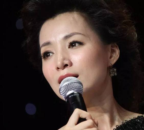 董卿的第一个丈夫是谁