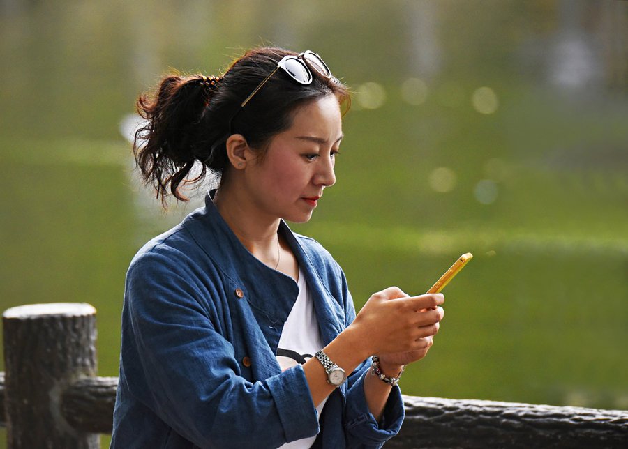 山顶撑满同款帐篷，武功山一女游客半夜迷路，最终是如何找到的？