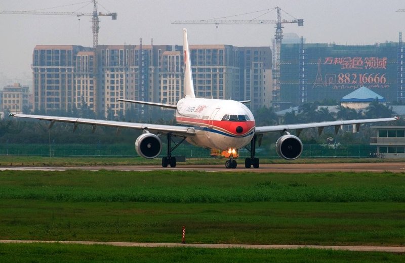 因乘客拒戴口罩致飞机延误，东航对此有何回应？