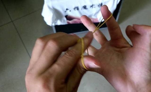 橡皮筋魔术是怎么变出来的?