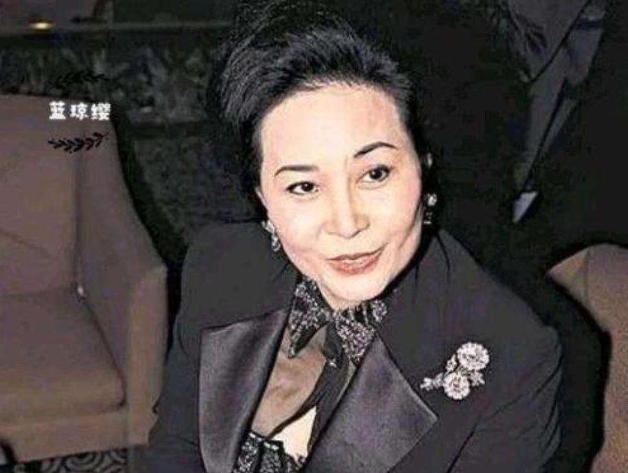 赌王一生共有四位太太，有人来讲讲他这四段情史是什么样的吗？