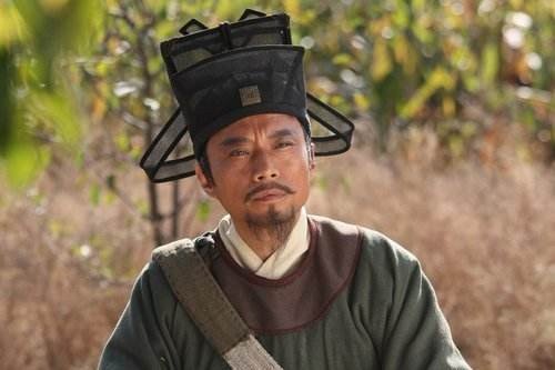 面对晁盖出征前被大风吹折军旗的凶兆,宋江的表现让金圣叹发现了哪四个问题?