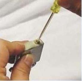 zippo打火机怎么换棉芯？