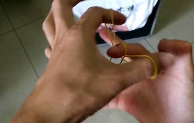 橡皮筋魔术是怎么变出来的?