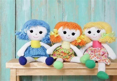 上海一老人坚持玩偶修补，十年修复近1000个玩偶，他此举的初心是什么？