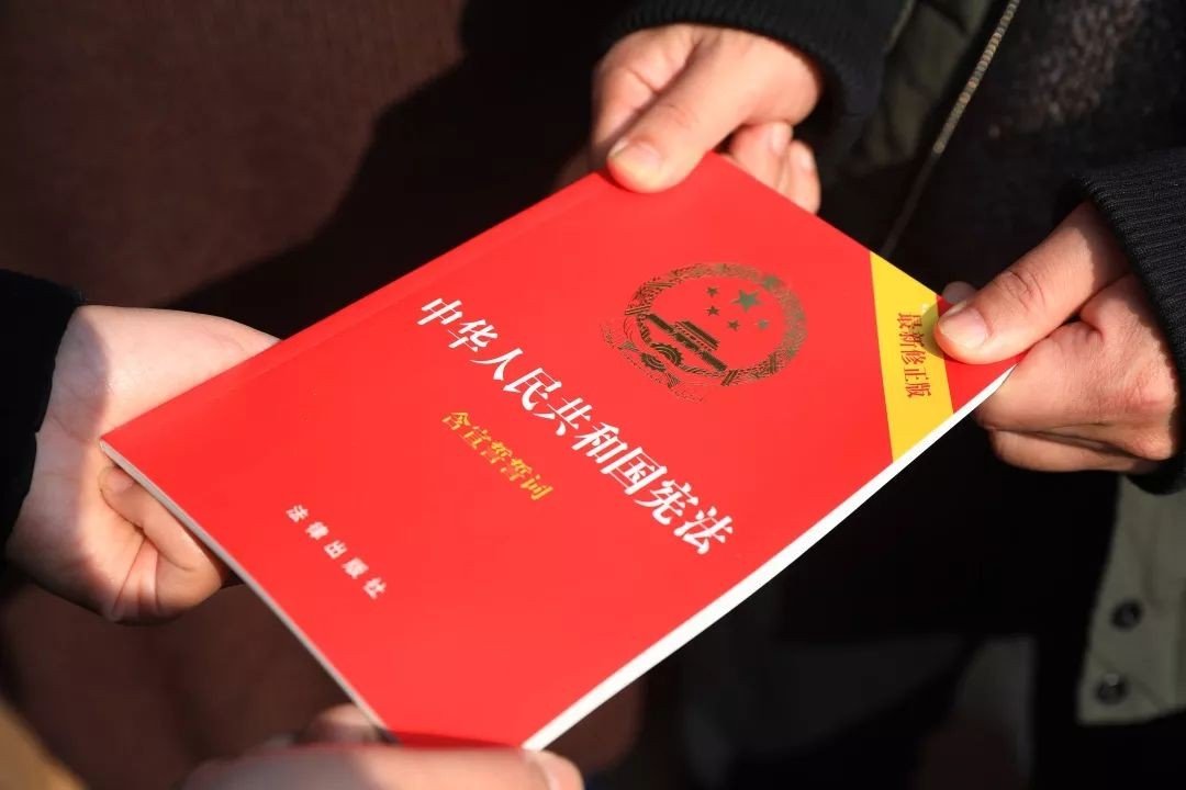 ( )必须以宪法为根本活动准则。