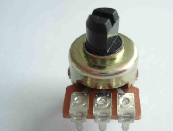 电位器的三个引脚怎么接？