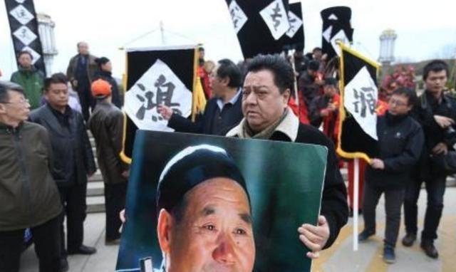 京城“叫卖大王”是谁，他去世时为何八抬大轿相送？