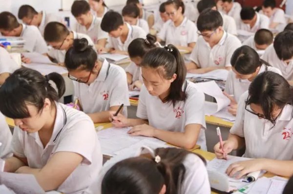 2023高考分数线公布时间