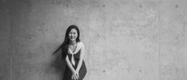 汶川地震中没了双腿和女儿的女老师，5年后嫁海归生女，现状如何呢？