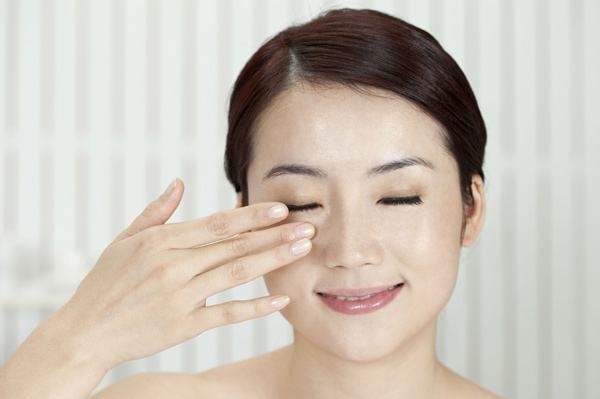 欧莱雅光学嫩肤眼霜正确使用方法？