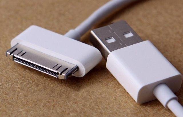 iphone4 和 ipod touch4的数据线,充电器能通用吗?