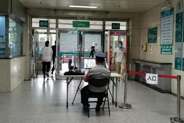 建议在医院全面推行强制安检制度,医院的安检制度有多重要?