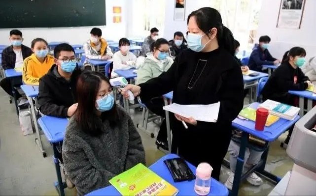 近日，重庆全市实行校园封闭管理，大学校园实行封闭式管理可避免哪些问题？
