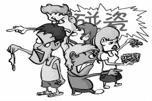 绍兴一男子疑碰瓷公交被路人淡定拖走,遭遇碰瓷应该如何应对?