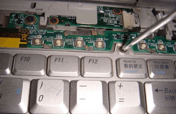 请问戴尔1420笔记本怎么拆开？