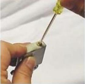 zippo打火机怎么换棉芯？