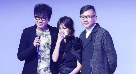 孙燕姿看上一部相机舍不得买，林俊杰震惊：10万你都买不起？怎么回事？