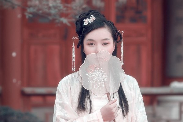 才女出一上联征婚，一杆银枪能挡雄兵百万，乞丐如何巧妙破解？