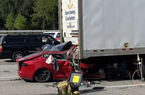 台州一特斯拉连撞2车致2死,屡屡发生事故的特斯拉,还会有消费者购买吗?