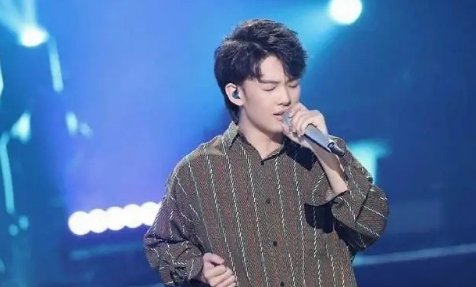 “取一杯天上的水”取自哪首歌？