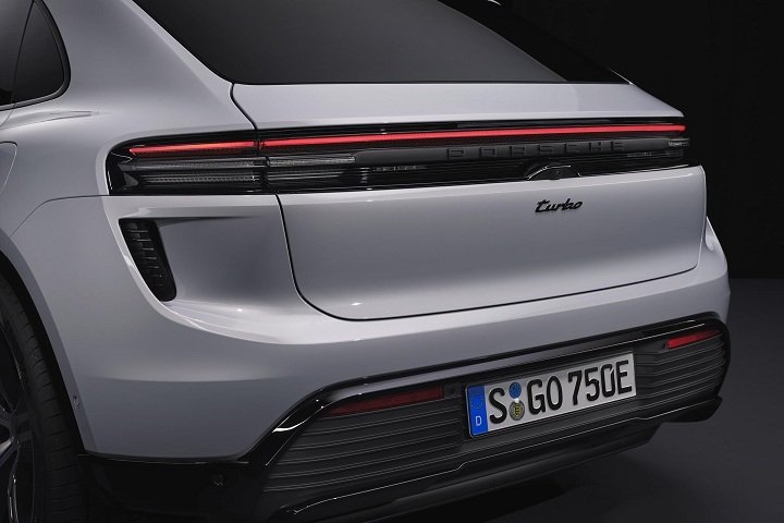 Macan纯电版亮相纽约车展，能否卷得过国产厂商？